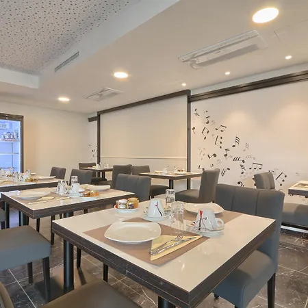 Western Journel Paris Sud 3* Ris-Orangis