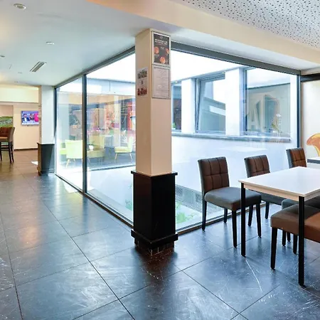 Western Journel Paris Sud Hotel